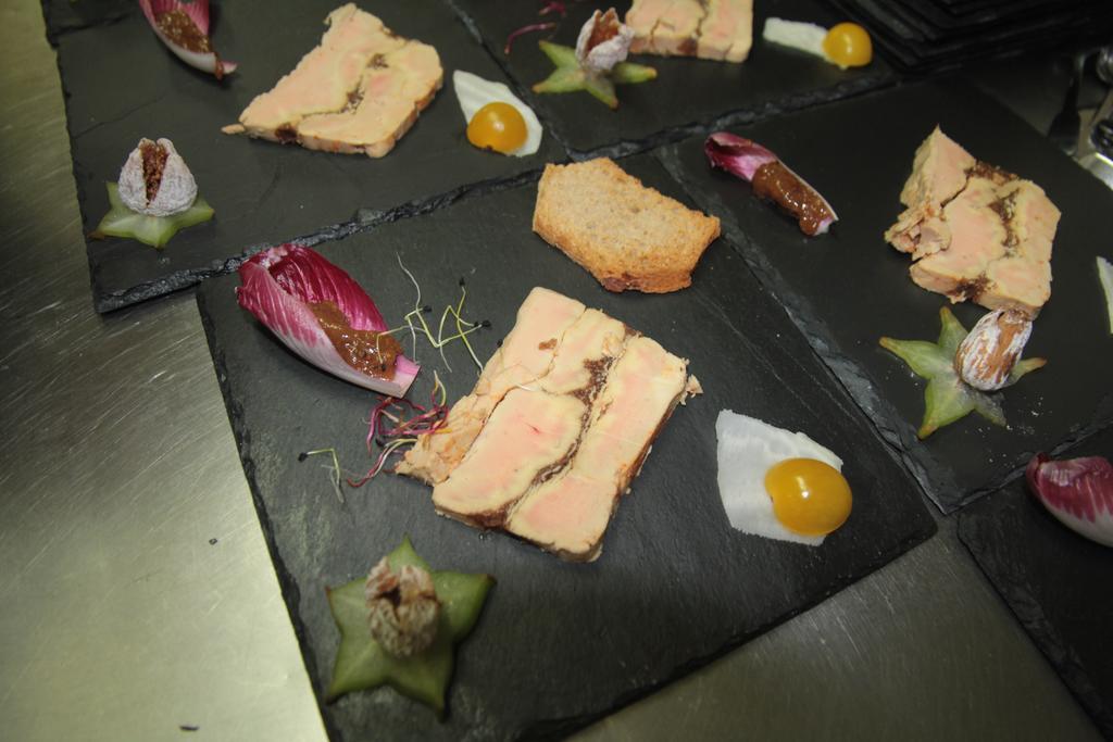 Auberge Du Cheval Blanc Beaumont-Pied-de-Boeuf  Екстер'єр фото