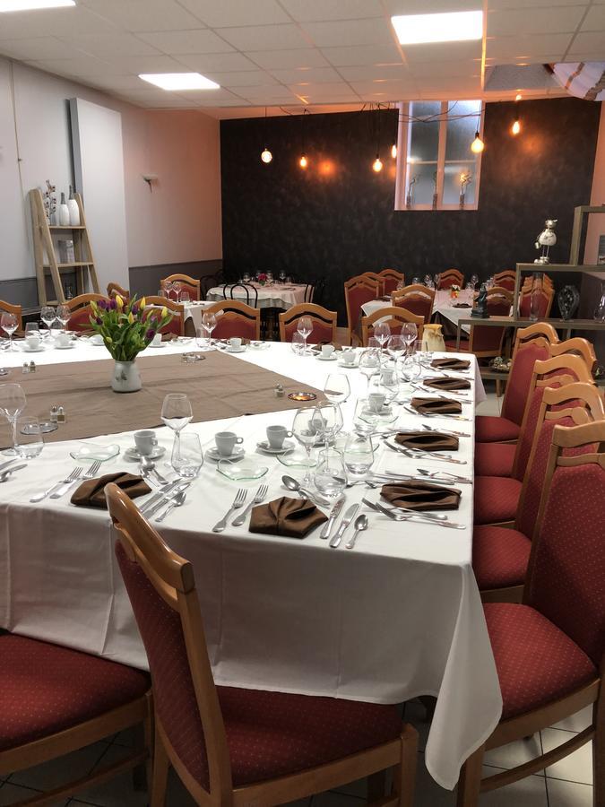 Auberge Du Cheval Blanc Beaumont-Pied-de-Boeuf  Екстер'єр фото
