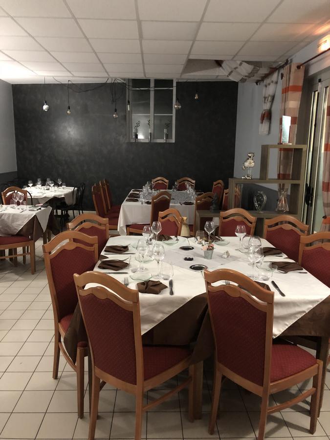 Auberge Du Cheval Blanc Beaumont-Pied-de-Boeuf  Екстер'єр фото